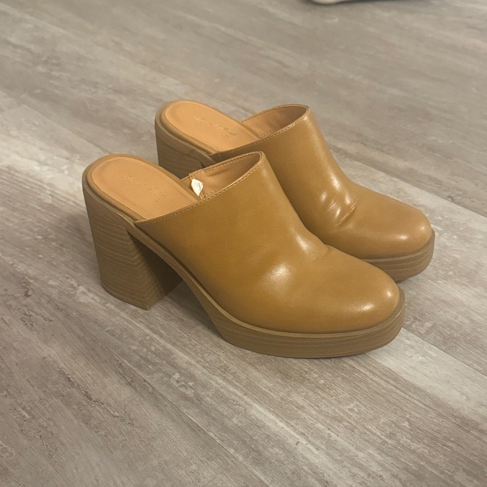 Universal Thread Camel Block Heel Mules